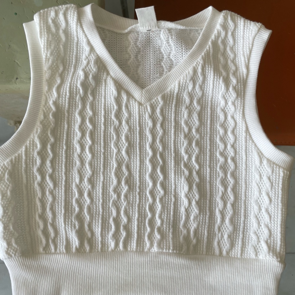 White shein crop top v-neck